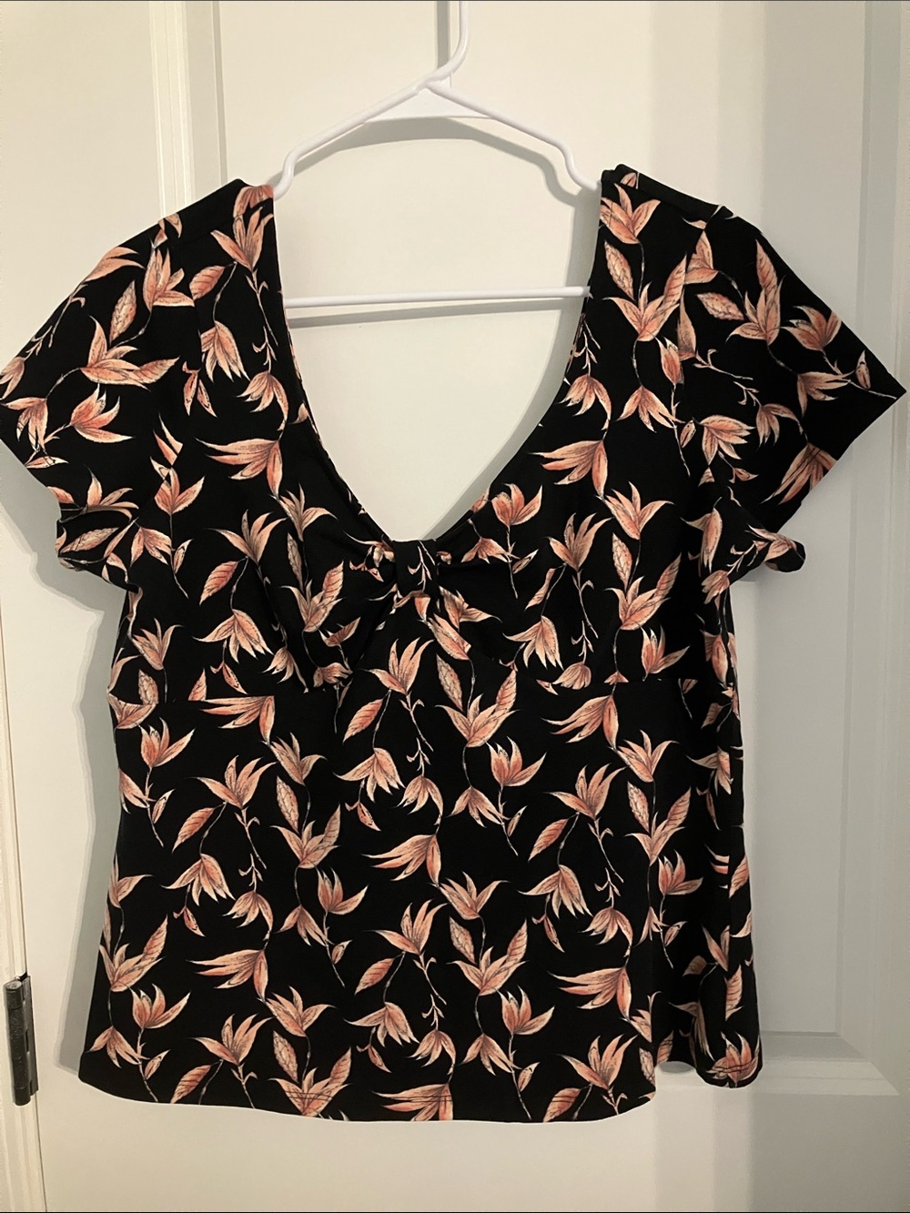 Forever 21 Black Short-Sleeve V-Neck Top with Peach Leaf Print